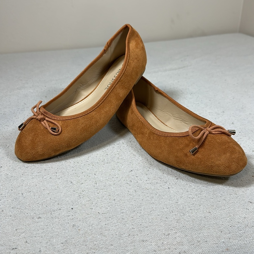 Elegant Tan Suede Ballet Flats - Picture 8 of 10